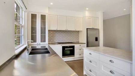 STUNNING AND SPACIOUS 2 BEDROOM RENOVATED APARTMENT IN THE HEART OF DOUBLE BAY... - Photo 5