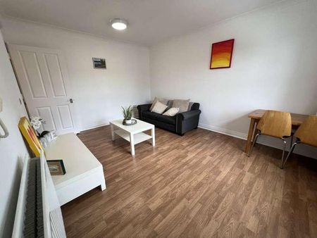 Blenheim Court, Reading, RG1 - Photo 2