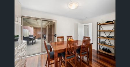 Meticulously renovated family haven - Photo 3