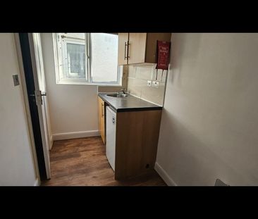 Studio Flat, Conduit Way, NW10 - Photo 1