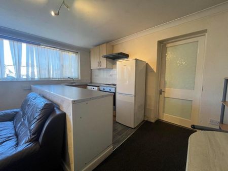 2 bedroom bungalow to rent - Photo 2