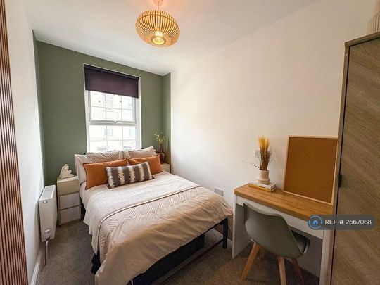 1 bedroom in a house share to rent - Photo 1