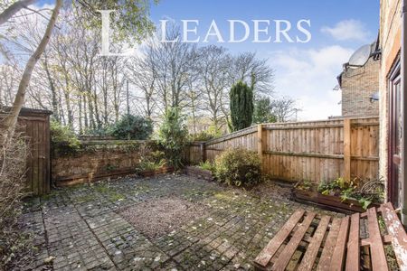 2 bedroom semi-detached to rent St Peters Court, Bury St Edmunds, IP33 - Photo 5