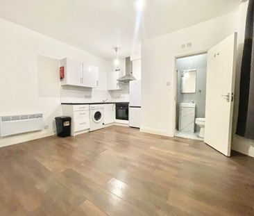Studio Flat, Baronet Road, N17 - Photo 4