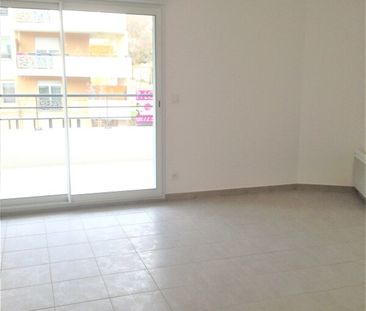 Location Appartement 2 pièces 40m² MARSEILLE 11ème - Photo 4