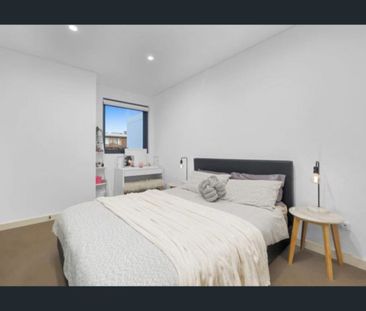 Beautiful 2 Bedroom Apartment - Great Location! - Photo 3