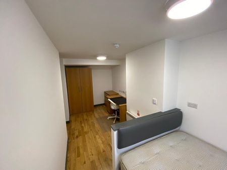 Room in a Shared Flat, Slater Street, L1 - Photo 3