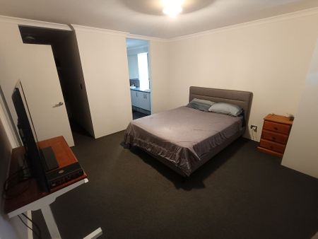 Modern 3-Bedroom, 2-Bathroom Home in the Coastal Suburb of Dalyellup - Photo 3