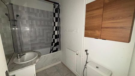Location Appartement 2 pièces 48m² CLERMONT FERRAND 63100 - Photo 4