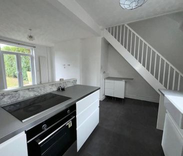 2 bedroom terraced house to rent - Photo 2
