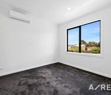 Ideal Glen Waverley Home with Exceptional Local Amenities - Photo 3