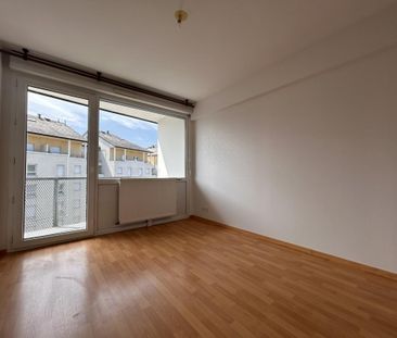 Location Appartement 3 pièces 70m² CHAMBERY 73000 - Photo 2