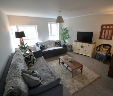 Flat to rent on - Photo 1