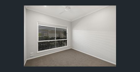 Oversized Living, Unbeatable Location! - Photo 3