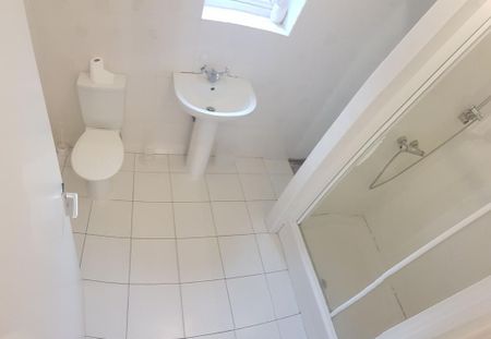 8 bedroom semi-detached house to rent - Photo 4