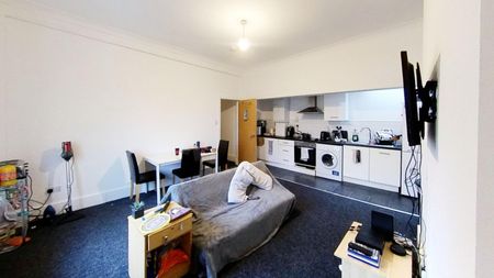 New Walk, Leicester - Photo 3