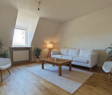 Lieblingsort Altstadt! Zauberhaft, neu und unterm Dach! - Photo 1