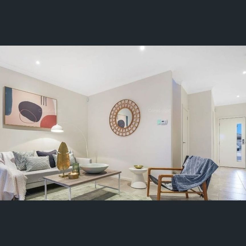 Modern, stylish and beautifully presented - Photo 1