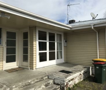 Convenient location - Photo 5