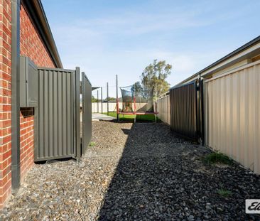 Spacious Family Living in a Peaceful Cul-de-Sac - Photo 2