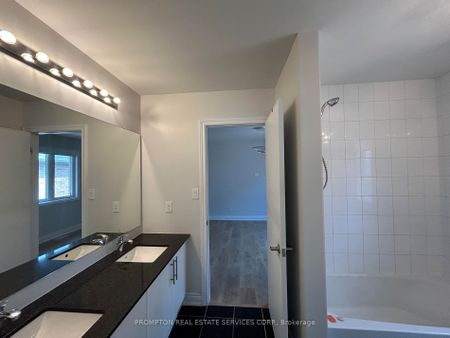 For Lease - 981 Goring Circle, Newmarket, Ontario - Photo 4