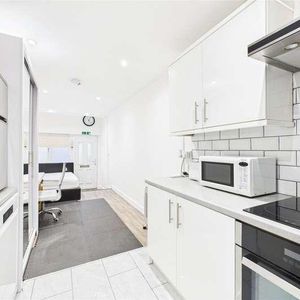 Owlsmoor Road, Owlsmoor, Sandhurst, Berkshire, GU47 - Photo 2