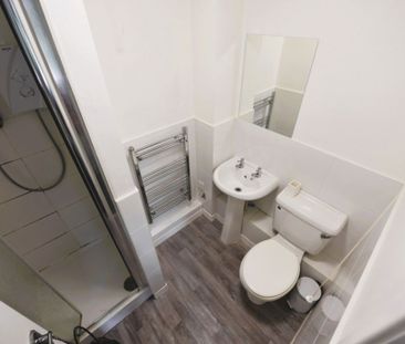 2 bedroom Flat in Flat 26, Leeds - Photo 3
