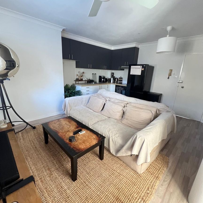 Elizabeth Bay - Photo 1
