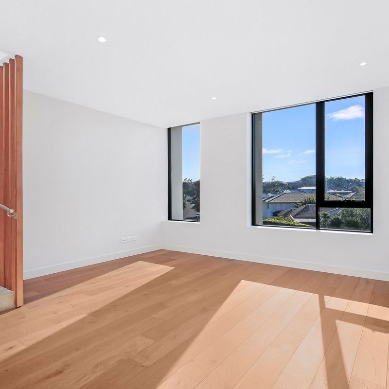 Tri-Level Townhouse I Near New Condition I Double Parking Space - Photo 1