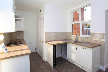 3 bedroom terraced house to rent - Photo 3
