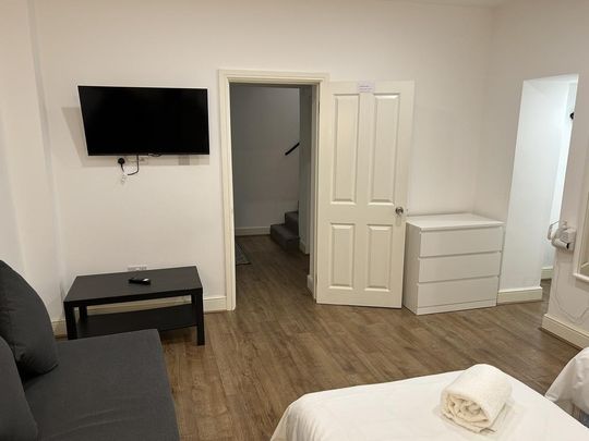 Studio to rent - Photo 1