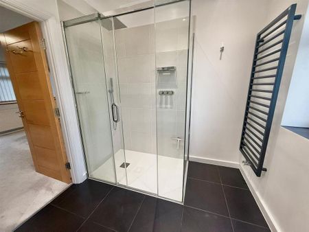 4 bedroom detached house to rent - Photo 3