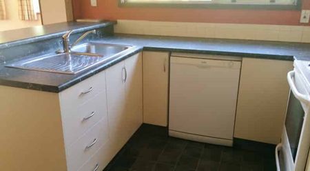 Warm & Sunny Hawea Home – Comfort, Convenience, and Lifestyle - Photo 3