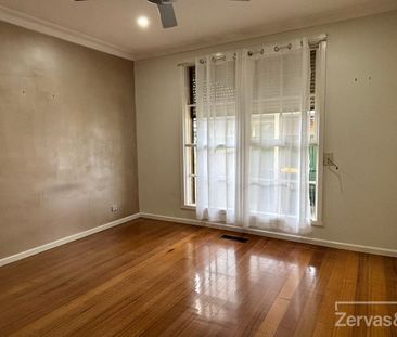 Family Home in Quiet Street Location - Photo 3