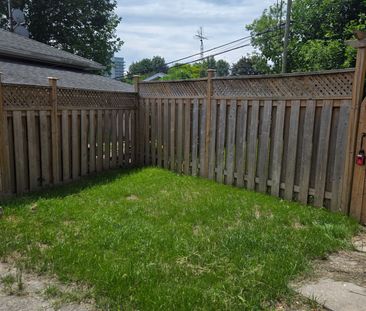 For Lease - 102 Crone Court Unit# B, Newmarket, Ontario - Photo 4