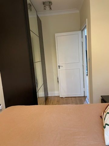 2 Bed Flat, Rock Street, N4 - Photo 3