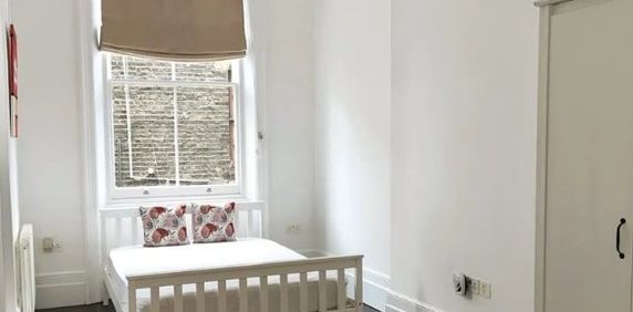 3 Bed Flat, Great Portland Street, W1W - Photo 2