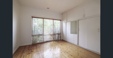 Comfort meets convenience in Pascoe Vale - Photo 5