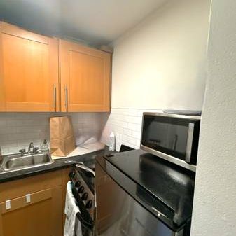 496 MONTROSE AVE. UNIT 26 - Studio/1Bath, Steps from TTC, *UTLS FREE* - Photo 3