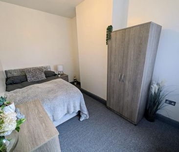 1 bedroom in a house share to rent - Photo 3