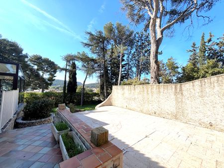 Location Maison 4 pièces 74m² ROQUEFORT 13830 - Photo 3