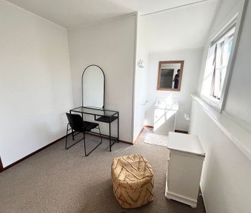 4 Bed Upstairs Villa Conversion - Close to Uni! - Photo 1