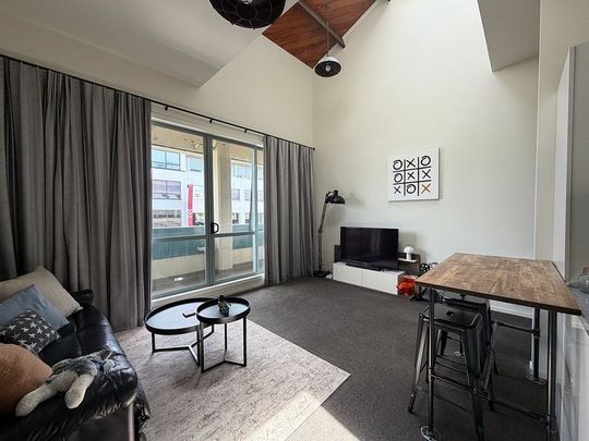 Modern & Spacious 2-Bedroom Apartment in Thorndon - Photo 1