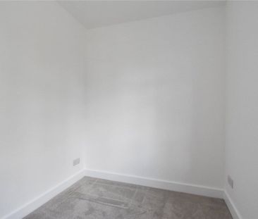 Newly Refurbished detached 4 bedroom, 2 bathroom house to rent in t... - Photo 6