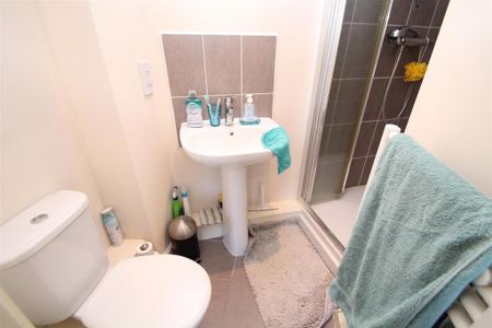 2 bedroom flat to rent - Photo 4