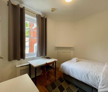 Flat 306 Fulham Palace Road, Fulham W6 9HH - Photo 3