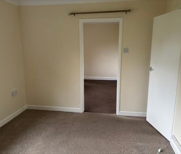 2 bedroom semi-detached bungalow to rent - Photo 3