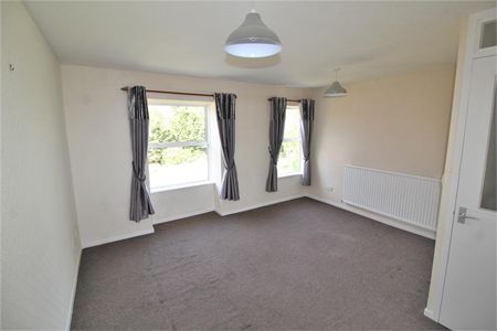 Field View, Chippenham, SN15 - Photo 2