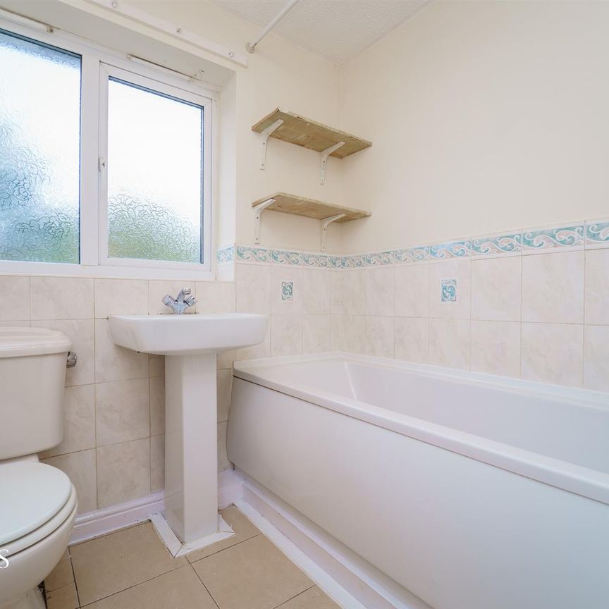 Chendre Close, Swinton - Photo 1