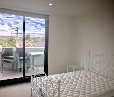 Fully Furnished Boutique Apartment - Photo 3